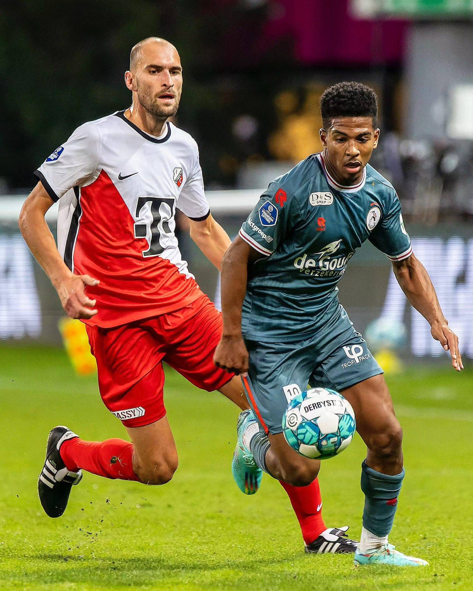 包括总经理 包括总经理