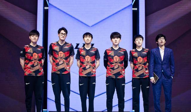 的首场比赛 的首场比赛