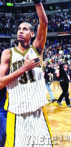 赛中扛起球 赛中扛起球