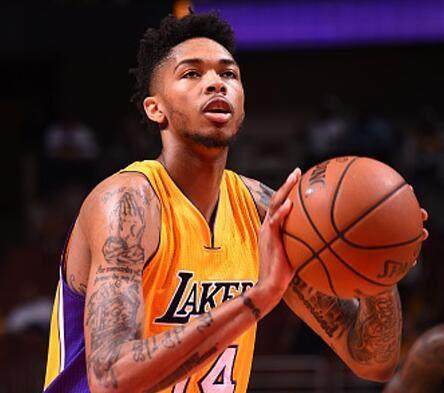 他还借此机 他还借此机